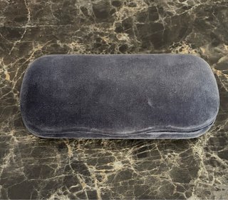 Occhiali Gucci con panno e custodia