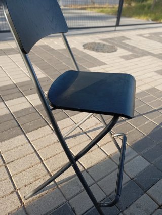 Silla plegable alta negra