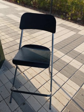 Silla plegable alta negra