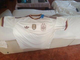 Camiseta Adidas España Talla L Sin parches mangas