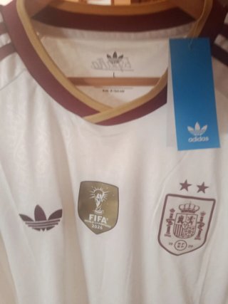 Camiseta Adidas España Talla L Sin parches mangas
