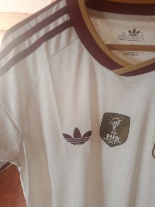Camiseta Adidas España Talla L Sin parches mangas