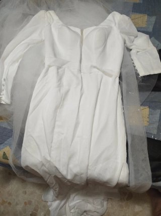 Vestido de novia minimalista de manga larga