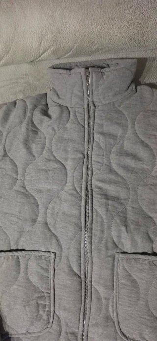 Chaqueta acolchada gris tipo sudadera Talla S