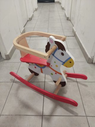 Caballito de madera para niños