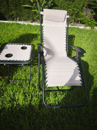 2 Hamacas Beige con Mesa Auxiliar