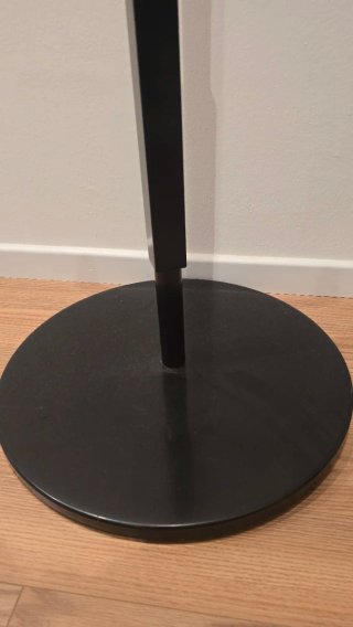 Perchero de pie negro