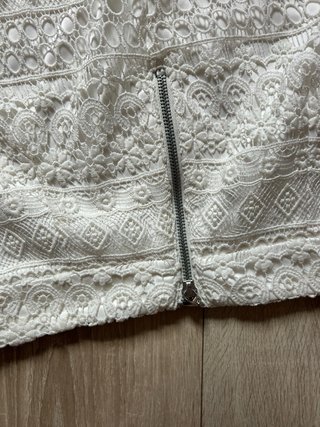 Falda blanca de encaje