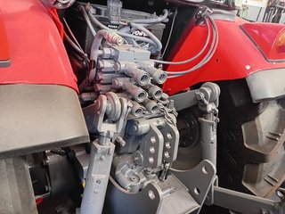 Tractor Massey Ferguson 3650 F XTra con cabina.
