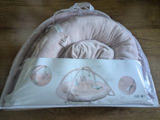 Gimnasio Bebe Rosa con Manta y Arcos