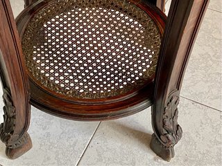 Mesita alta finales XIX, roble y mármol