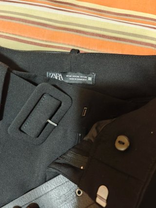 Pantalón Zara pinzas negro con cinturón