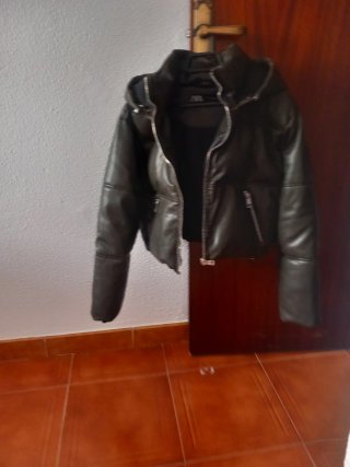 Cazadora efecto piel marrón talla S
