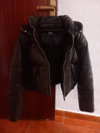 Cazadora efecto piel marrón talla S