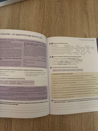 Échanges 2. Livre de l'élève Échanges 2. Exercices