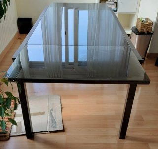 Mesa de cristal y metal