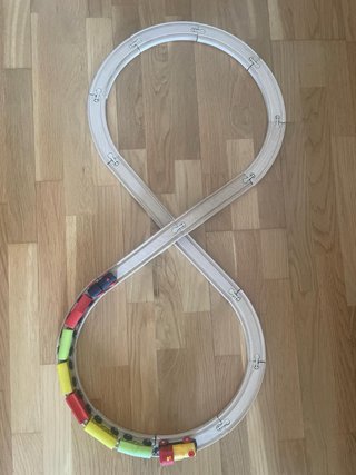 Tren de madera IKEA con vagones, locomotora a pila