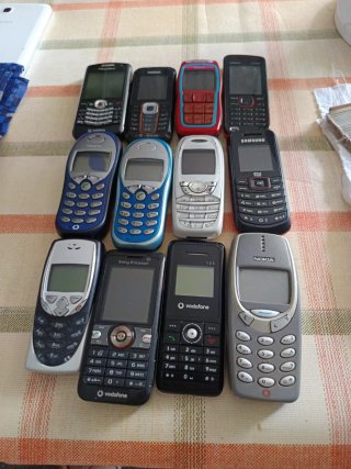 Lote 5 Móviles Antiguos: Nokia, Samsung, BlackBerr