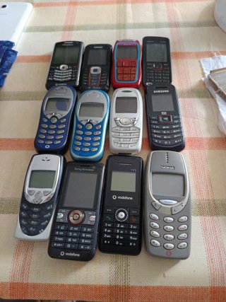 Lote 5 Móviles Antiguos: Nokia, Samsung, BlackBerr