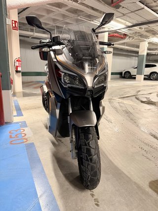 QJ Motor ATR 125 Scooter Gris/Plata 10.000 km