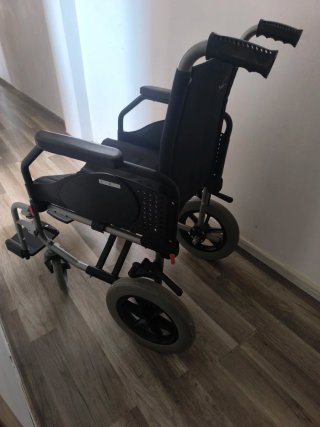 Silla de ruedas plegable