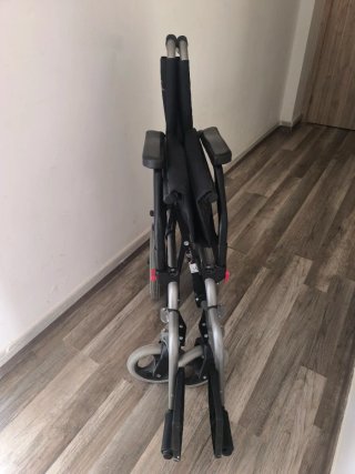 Silla de ruedas plegable