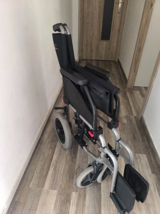 Silla de ruedas plegable