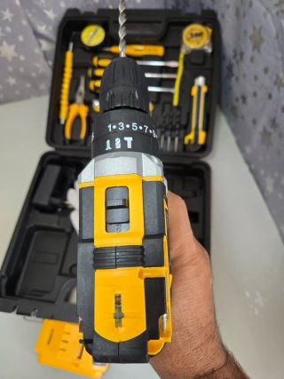 Taladro Percutor 21V con Accesorios nuevo