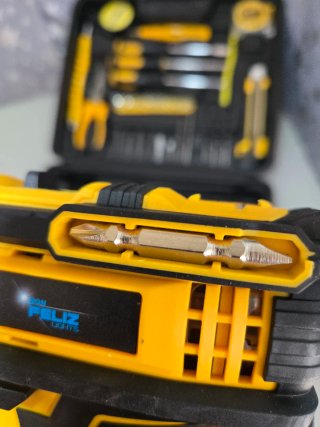 Taladro Percutor 21V con Accesorios nuevo