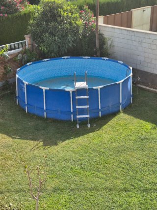 Piscina desmontable azul y blanca