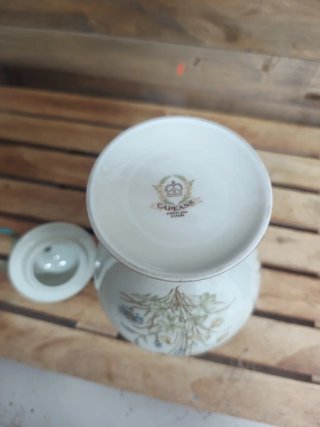 Jarrón Capeans Porcelana Blanco y Dorado