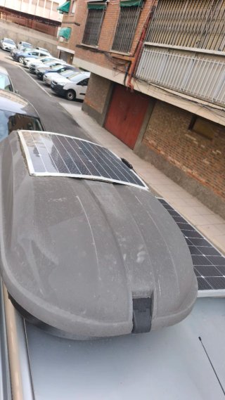 Cofre Techo 320L con Panel Solar 60W