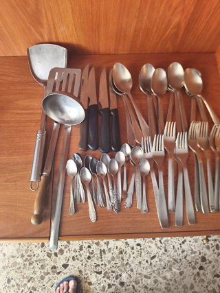 Restos de cubiertos de metal y maderatotql 49 piez