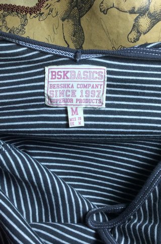 Camiseta Bershka rayas azul y blanco
