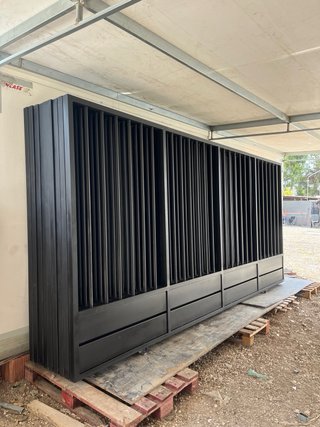 Puertas correderas metálicas negras
