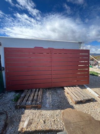 Puertas correderas metálicas negras