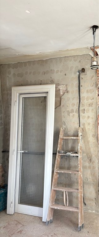 Se vende puerta blanca con cristal translúcido
