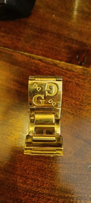 Reloj Guess Dorado con Cristales