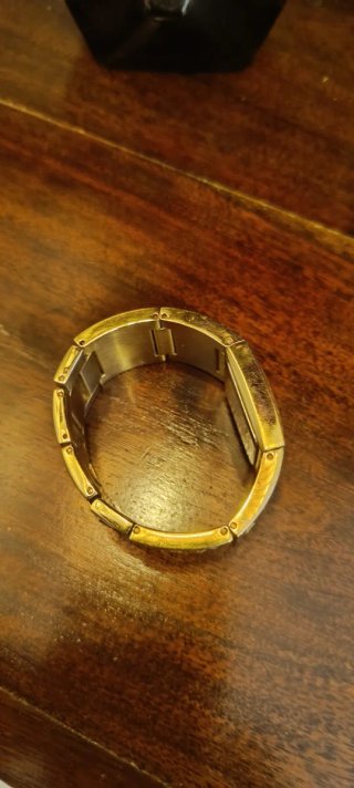Reloj Guess Dorado con Cristales