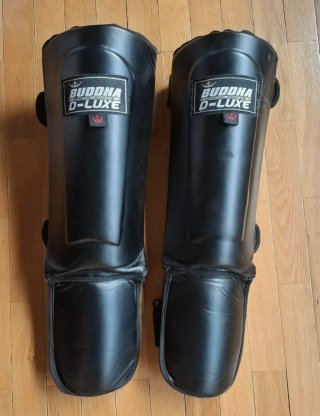 Espinilleras Buddha D-Luxe Muay Thai Kickboxing