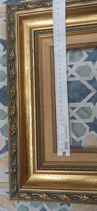 Marcos de cuadro dorados en madera