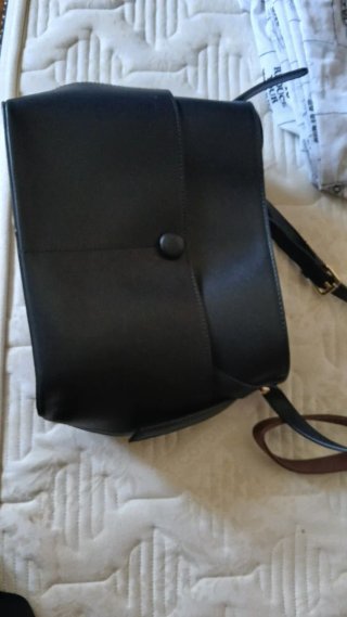 Borsa nera in pelle con bottone