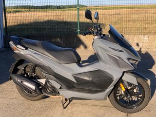 Scooter gris