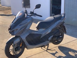 Scooter gris
