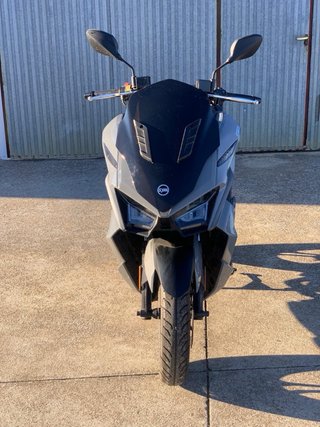 Scooter gris