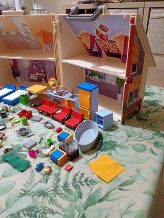 Casita Playmobil con accesorios