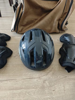 Patines talla 44 con casco y protecciones