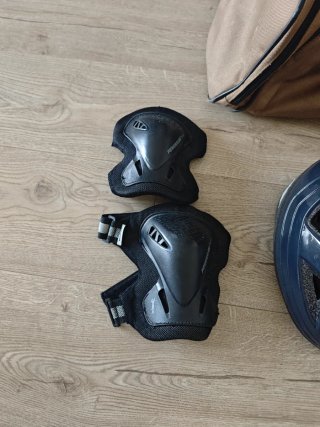 Patines talla 44 con casco y protecciones