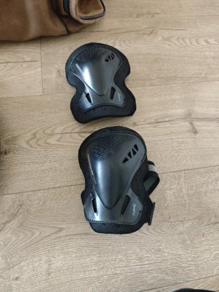 Patines talla 44 con casco y protecciones
