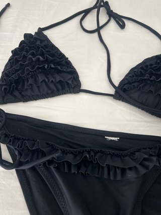 Bikini negro con volantes